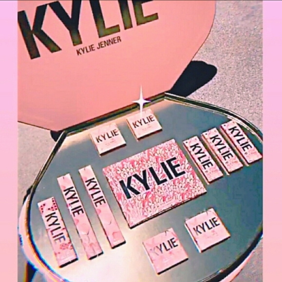 *SOLD* Kylie Under The Sea Shell PR Vault - Picture 2 of 4